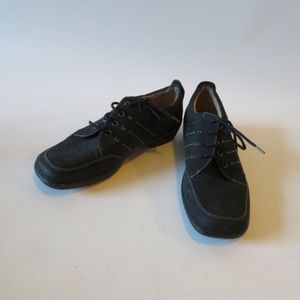 SOFTSPOTS BLACK SUEDE W/BEIGE STITCHING SHOES - 9W